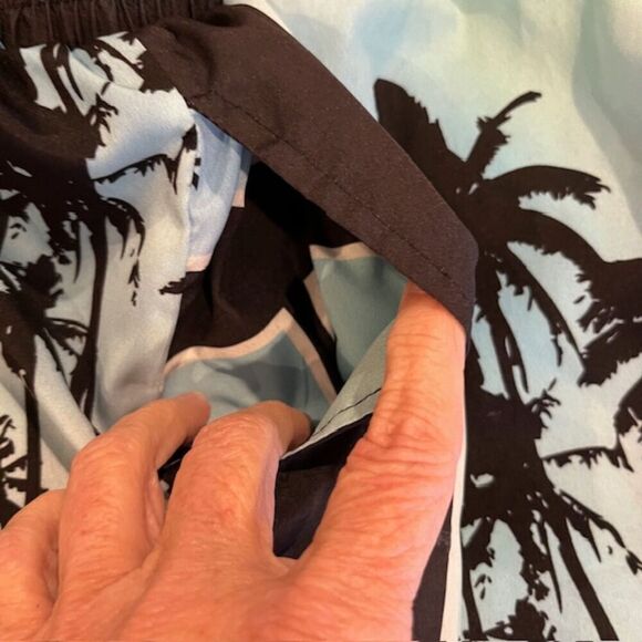 BoohooMAN Silky Tropical Palms Print Shorts Elastic Drawstring Waist Size Medium - Picture 6 of 11